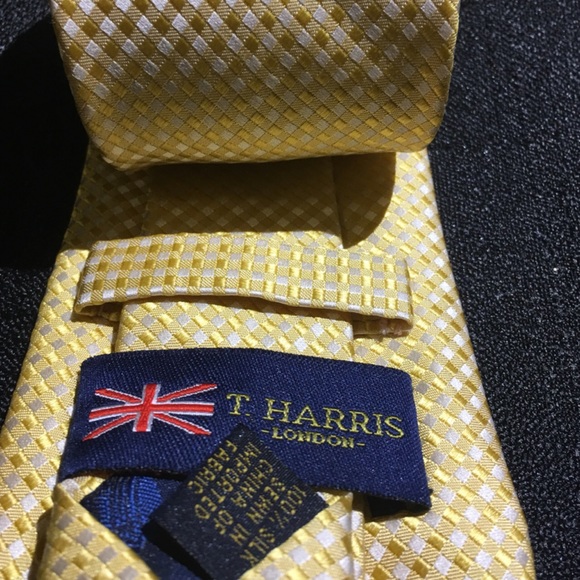 🔴JUST REDUCED🔴 Stunning Authentic T Harris Tie - Picture 2 of 2